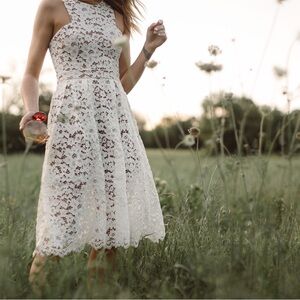 Like New! Ministry of Style white lace nude lining midi dress size 6